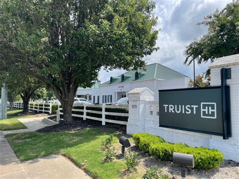  Truist Bank branch location at 500 N PINE ST, LUMBERTON, NC 28358-5516 with address, ... Red Springs, NC 28377-1667 View Location J Red Springs 16.39 Miles 